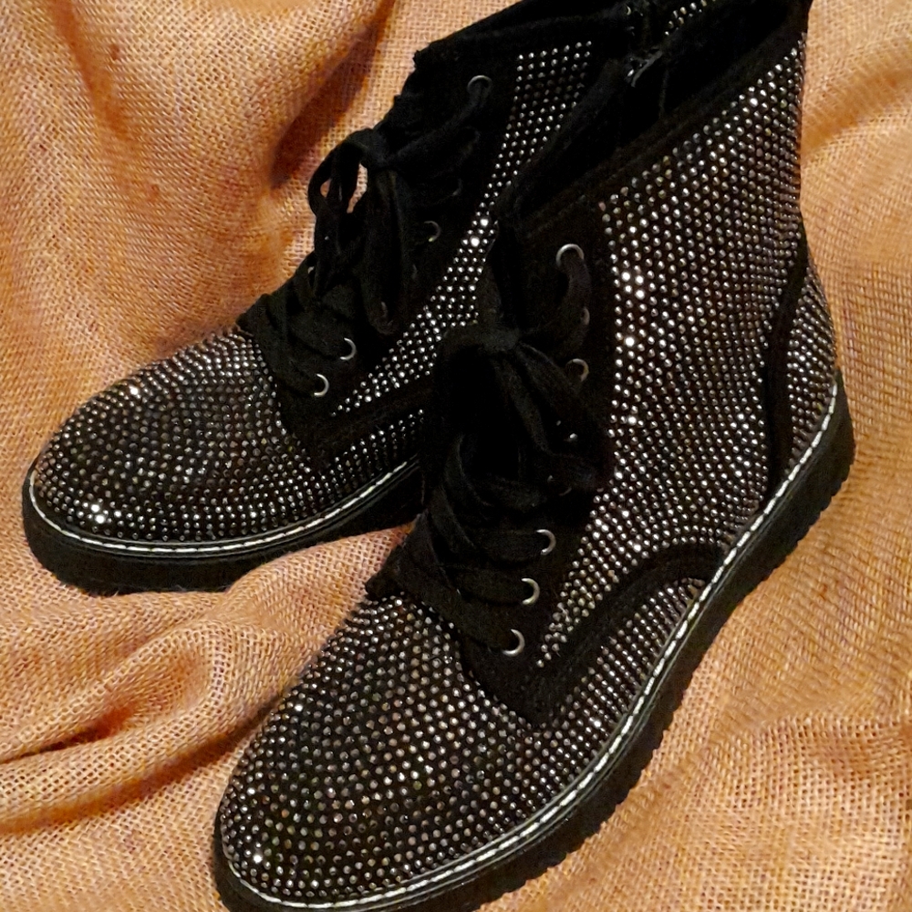 WOMANS BOOT